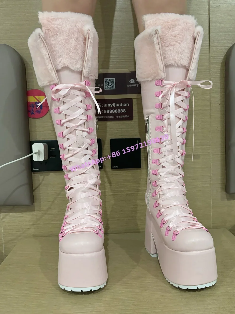 Pink Furry Boots Thick Soled L - Ribbon Tie Heel avis et prix