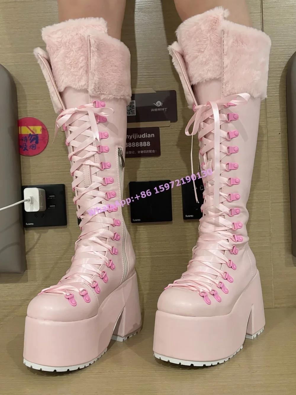 Pink Furry Boots Thick Soled L - Ribbon Tie Heel avis et prix