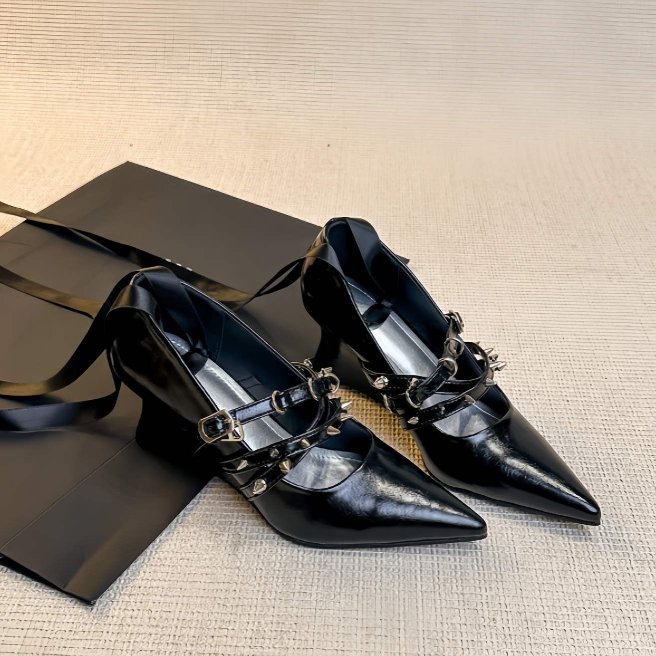 Women's Black Patent Leather P - Ribbon Tie Heel avis et prix